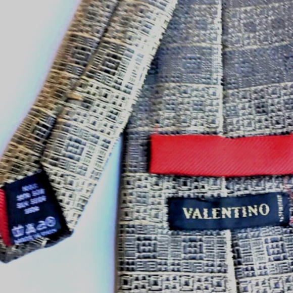 Valentino beige colours, nice pattern Silk tie Made in Italy 🇮🇹 NWOT - Picture 1 of 4